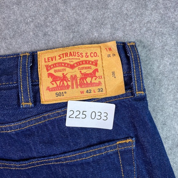 Levis 501 Jeans Mens 42x32 Blue Denim Straight Leg Button Fly Dark Wash - Picture 14 of 14